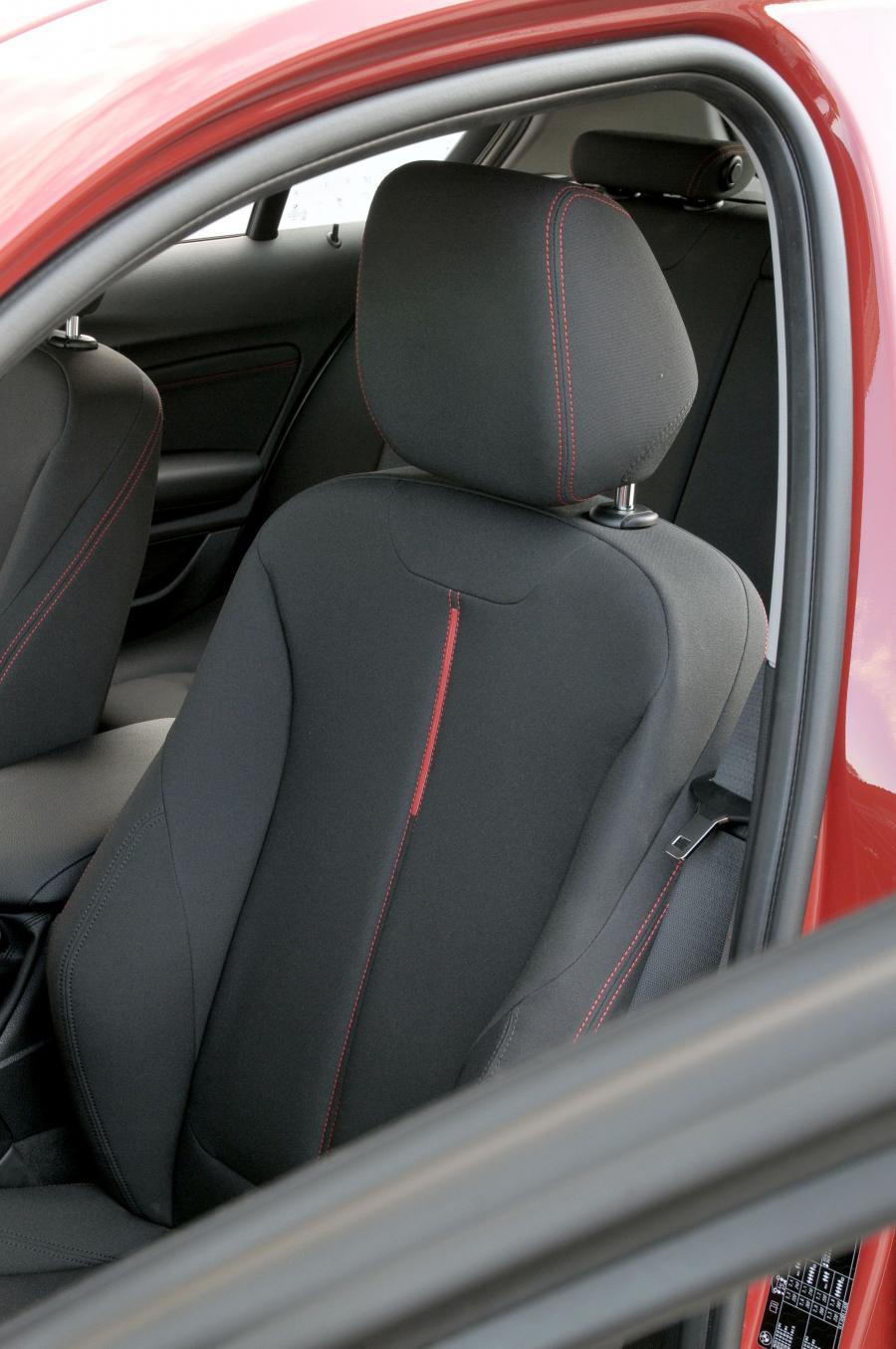  BMW 118i Sport Line 2011 года  (фото 33 из 185)